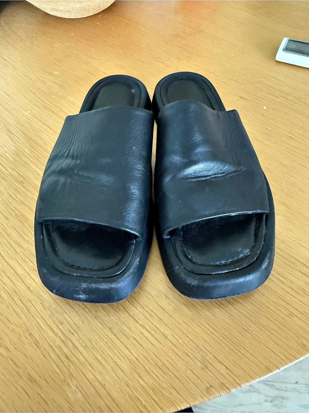 Maguire Black Slides EU 37
